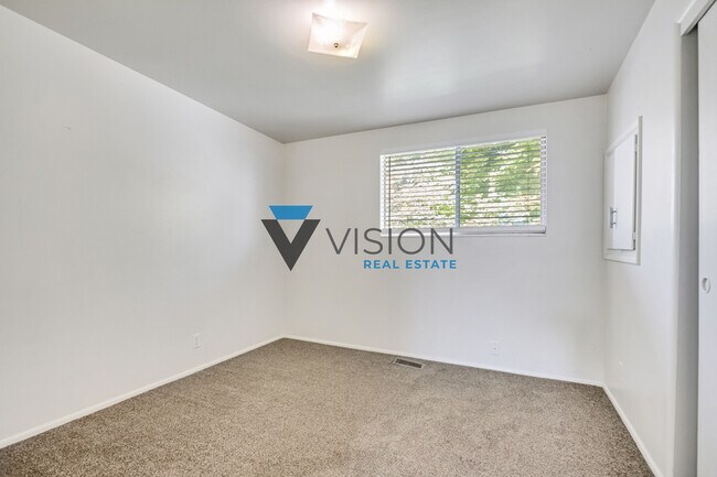 Building Photo - 558 E 3665 S