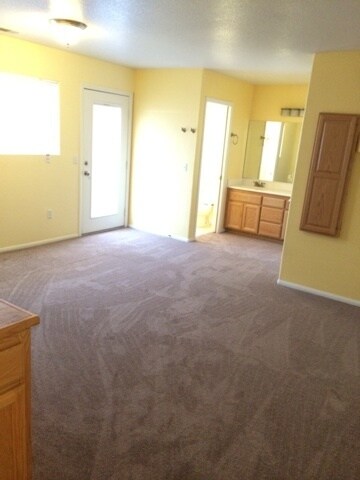 Building Photo - 4 BEDROOM HOME WITH VIEWS, NEAR WAALEW IN SYCAMORE ROCKS AREA OF APPLE VALLEY.