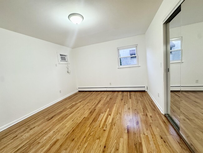 Building Photo - 1455 43rd St