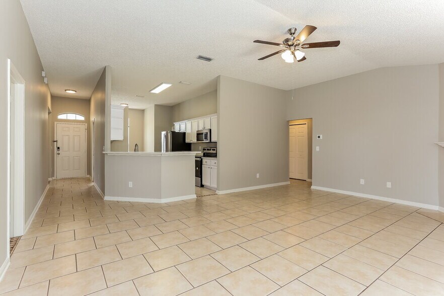 Building Photo - 3726 Woodbriar Dr