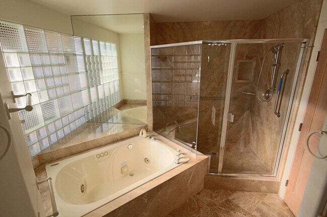 Building Photo - Amazing La Jolla North PB home with panoramic views of the ocean, bay and downtown