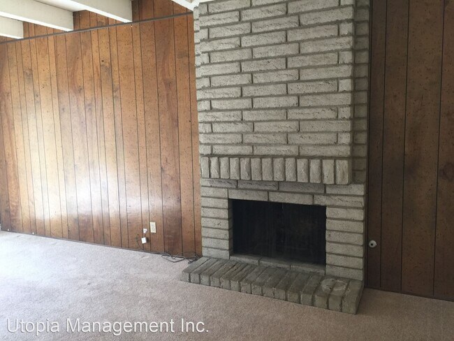 Building Photo - 4 br, 2.5 bath House - 7965 Hillandale Drive