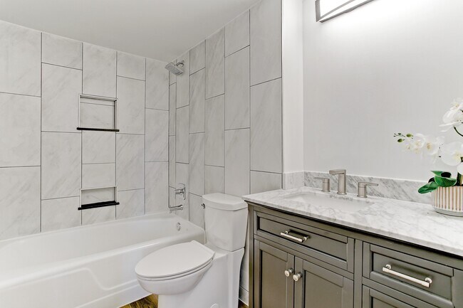 Building Photo - 2701 Westheimer Rd