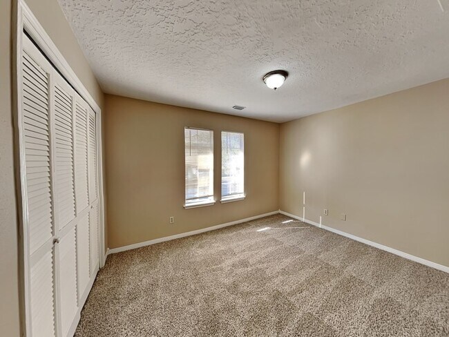 Building Photo - Charming and Full of Character!