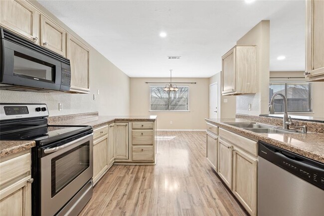Building Photo - 210 Mesquite Cir