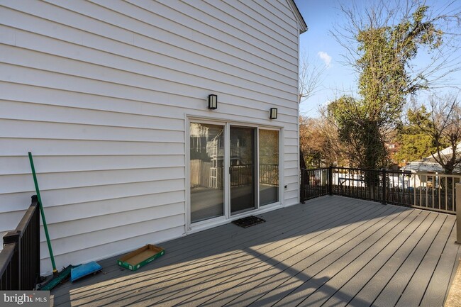 Building Photo - 2636 East Side Dr