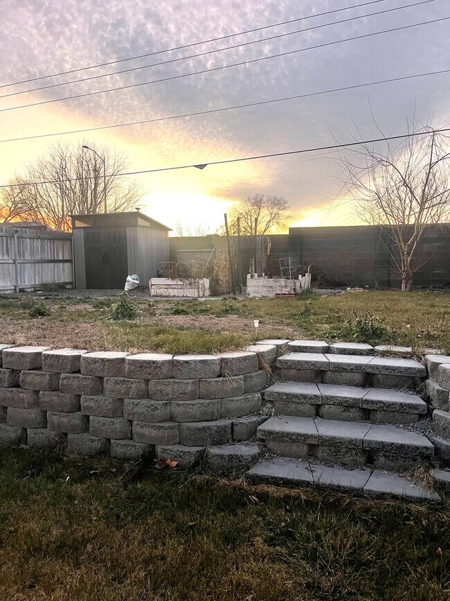 Building Photo - Charming Very Spacious 2-Story Home for Rent in Pasco, WA – Ideal Location Off Road 68!