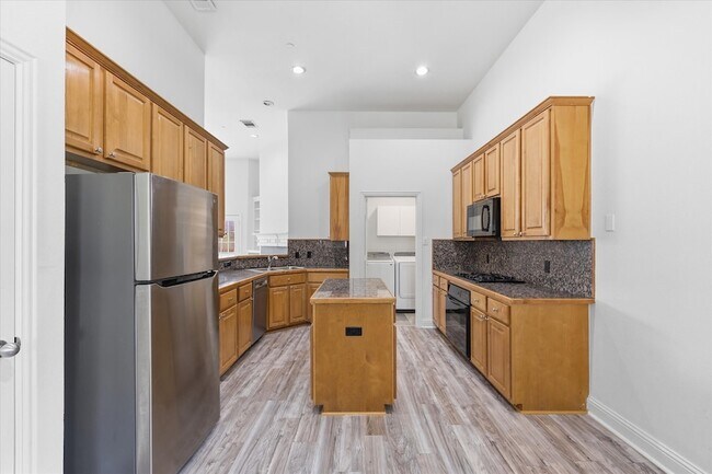 Building Photo - 567 Southridge Way