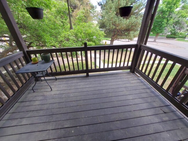 Building Photo - 2 bed 1 bath 2nd floor condo for rent. No ...