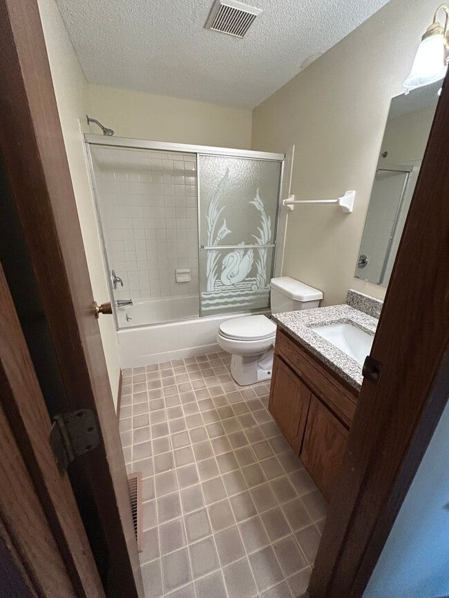 Building Photo - Three Bedroom Split-Level near Easton   **WESTERVILLE SCHOOLS**