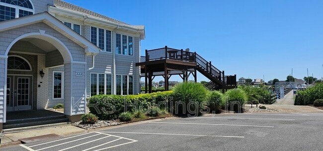 Building Photo - 200 Mainsail Dr