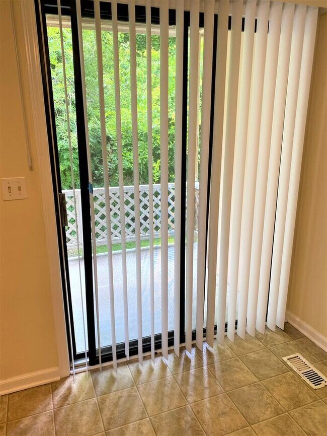 Building Photo - 2BR Candle Wyck Community located on kerr Ave, Walk to UNCW, Shopping and Breweries Ground floor ...