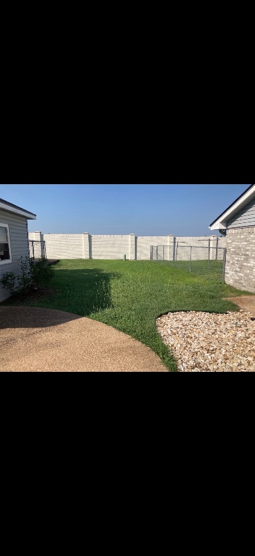 Building Photo - 1506 Oak Hollow Dr