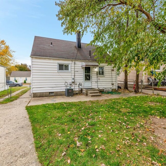 Building Photo - 9082 Louise St