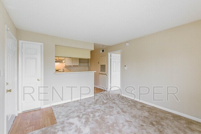 Building Photo - 5530 Chrishire Way