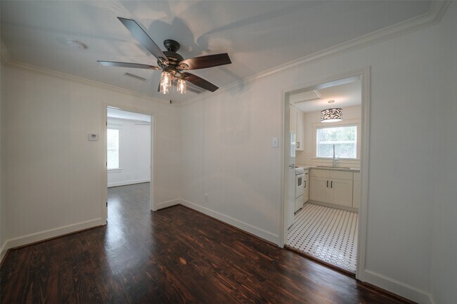 Building Photo - 811 Woodard St