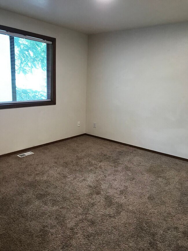 Building Photo - 4271 N Pennfield Pl