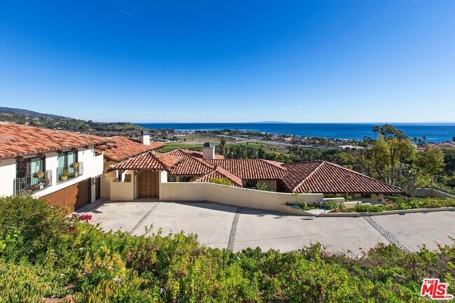 Building Photo - 3504 Coast View Dr