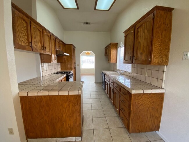 Building Photo - Lovely home for Rent in NW Visalia, located in the Oak West Neighborhood. Coming soon