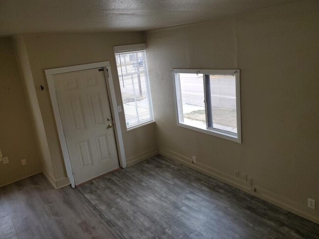 Building Photo - 112 14th St N