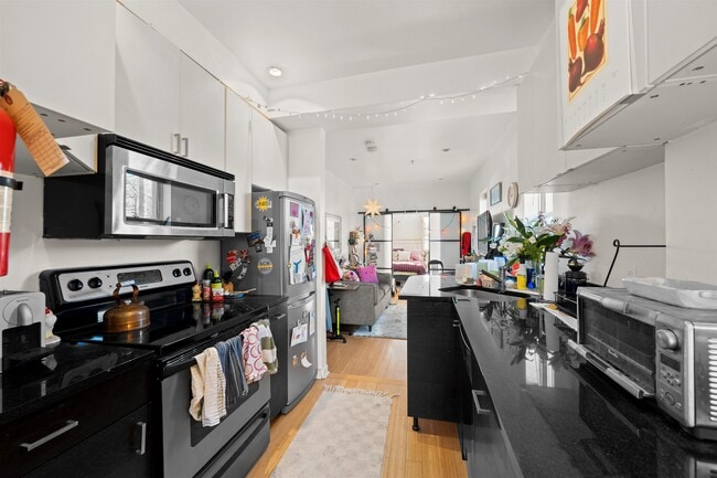 Building Photo - 88 Brunswick St