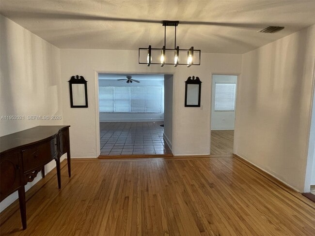 Building Photo - 1650 SW 21st St