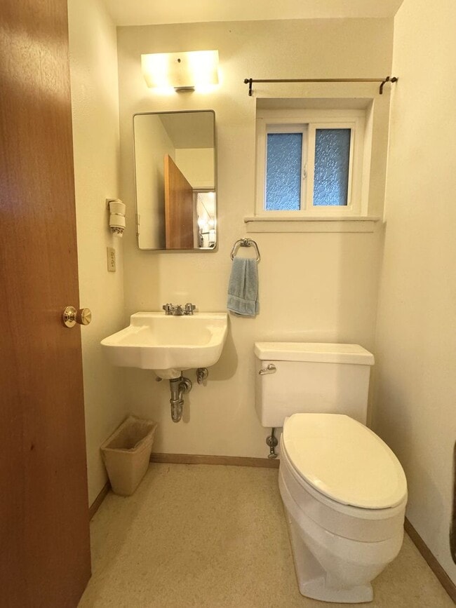 Building Photo - Charming 3-Bedroom Home in the Heart of Redding!