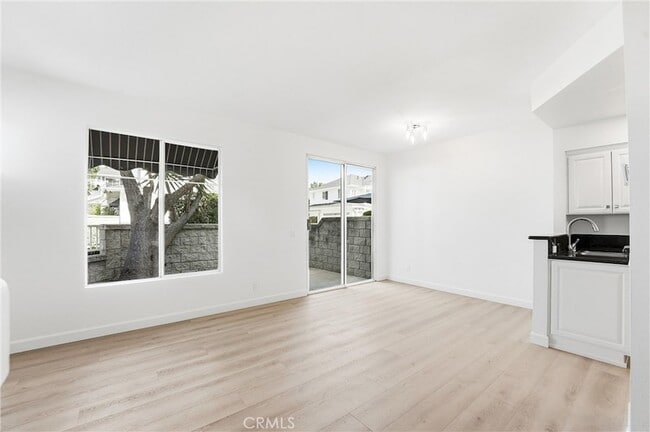 Building Photo - 2 Carlsbad Ln