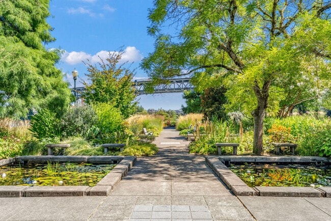 Building Photo - Riverplace Condominiums - 1 bed/1 bath cor...