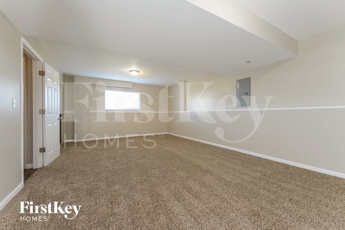 Building Photo - 9301 NE Paw Paw Dr
