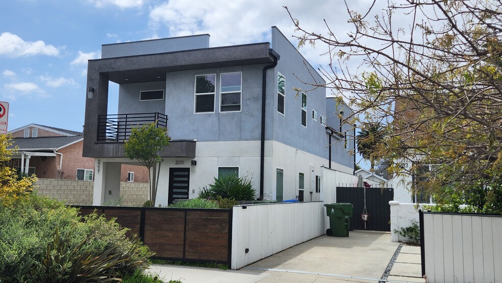 Primary Photo - 2235 S Cloverdale Ave