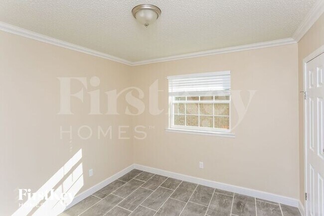Building Photo - 7355 Greenacres Dr