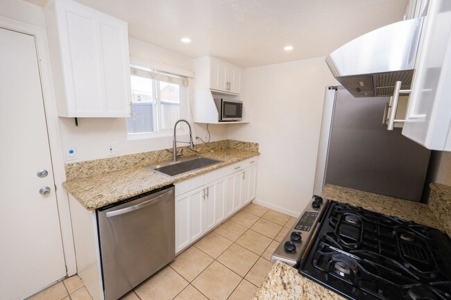 Building Photo - 2 Bedroom 1.5 Bath Available Now in El Cajon! AC/OFF STREET PARKING/IN UNIT LAUNDRY