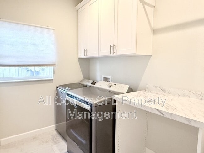 Building Photo - 2408 Corrine Dr