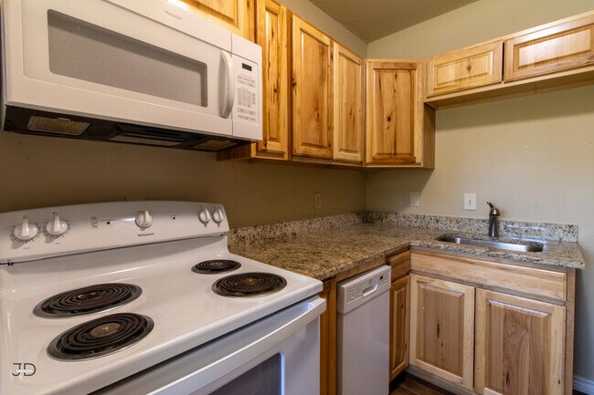 Building Photo - 1704 Fairfax Ave