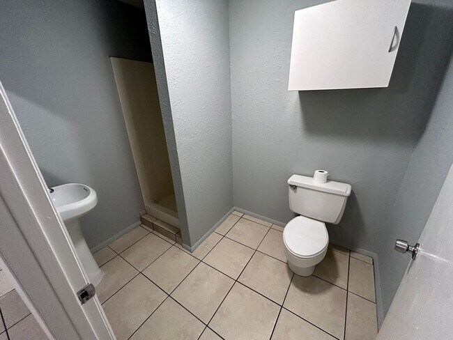 Building Photo - Ideal apartment for rent in Palmetto, near...