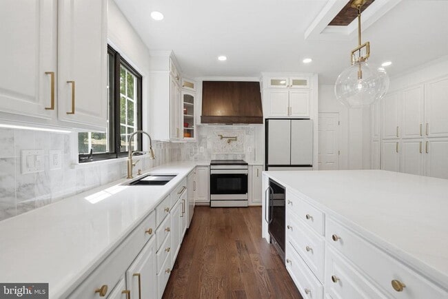 Building Photo - 7273 Tinsley Way