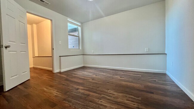 Building Photo - 696-694-29th