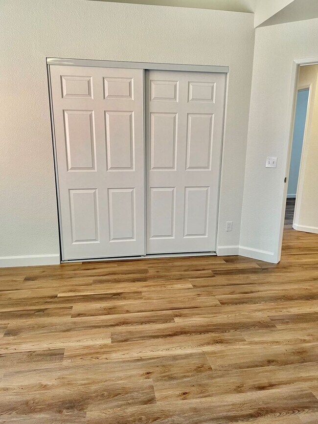 Building Photo - Gorgeous!