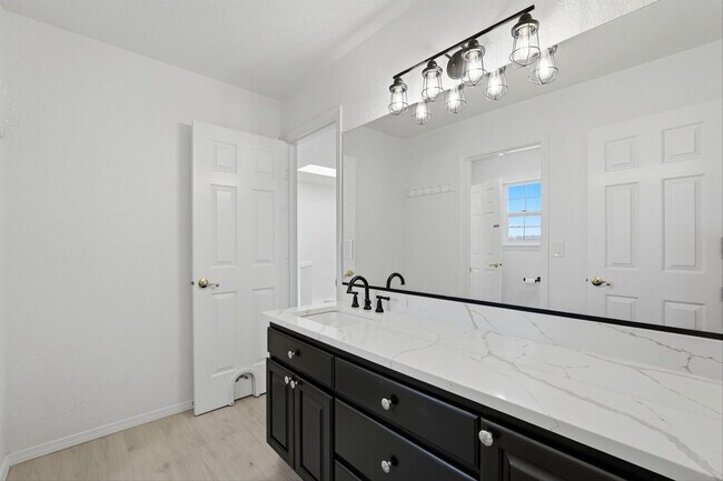 Building Photo - 17903 Ridge Lake Dr
