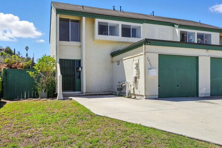 Building Photo - 1921 Terracina Cir