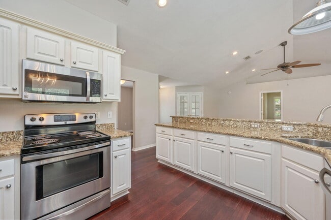 Building Photo - 1402 Ernest Hemingway Dr