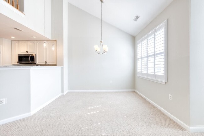 Building Photo - 400 Symphony Cir