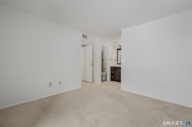 Building Photo - 55 Leafwood Ln