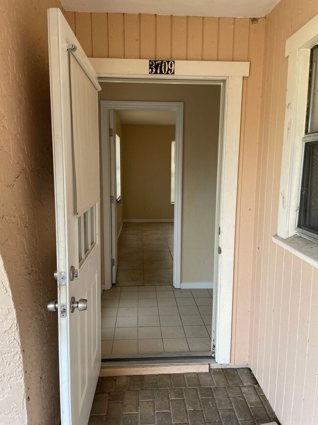 Building Photo - Charming 2-Bedroom, 2-Bathroom Duplex for Rent!