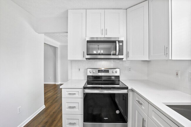 Building Photo - 5998 Blaverly Dr