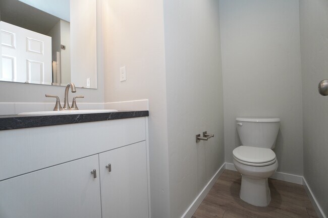 Building Photo - 1218 W Bass River Dr