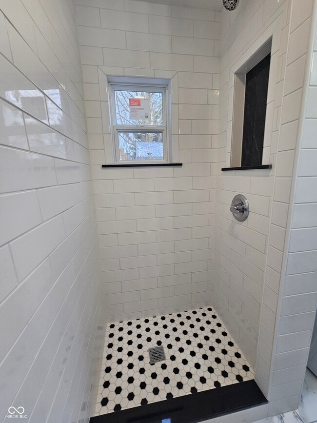 Building Photo - 335 W 4th St