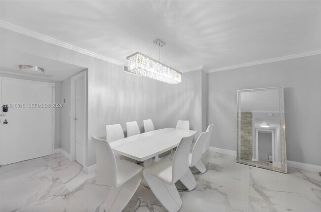 Building Photo - 2500 Parkview Dr