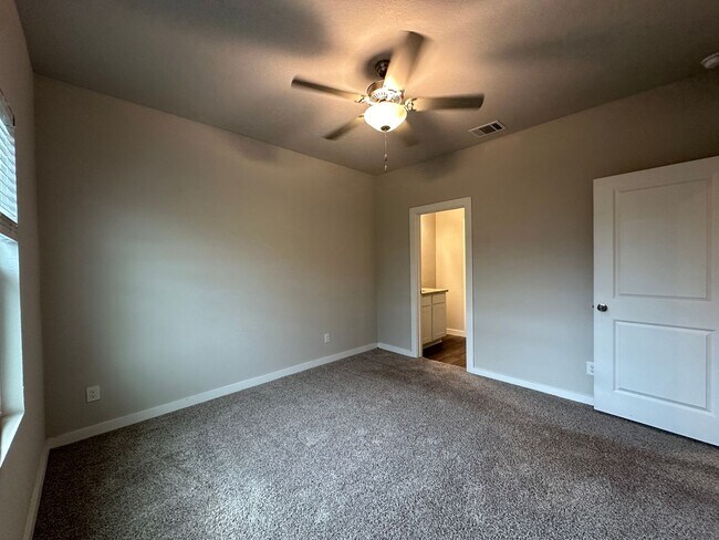 Building Photo - Townhome for Rent